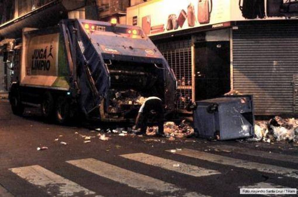 Recoleta: aplican multas por sacar la basura fuera de hora y crece la pol�mica