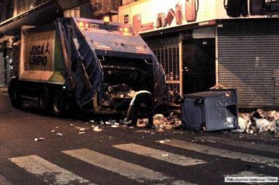 Recoleta: aplican multas por sacar la basura fuera de hora y crece la pol�mica