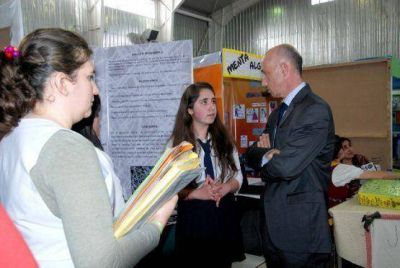 Cotillo visit� Feria de Ciencias