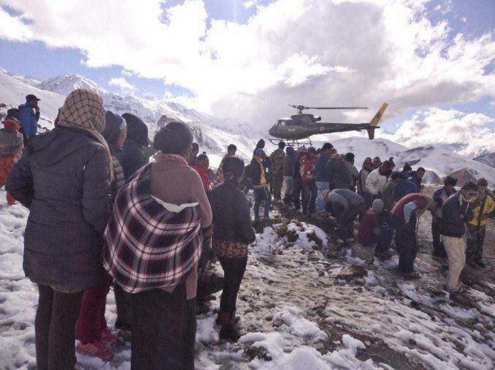 Murieron 17 monta�istas y cinco est�n desaparecidas por una tormenta de nieve en el Himalaya