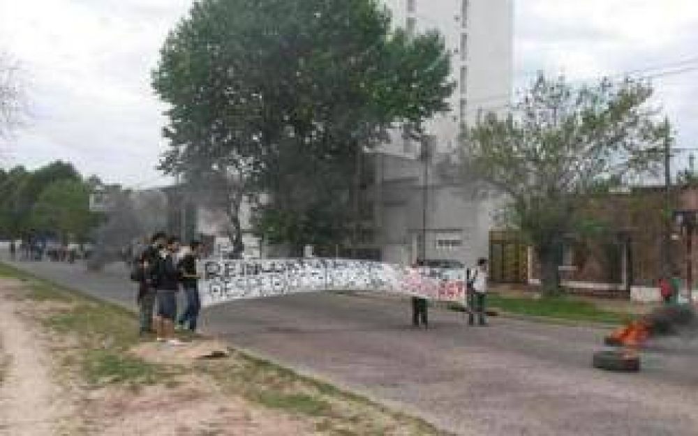 La Plata: El Concejo rechaz� la represi�n contra periodistas del Diario Hoy