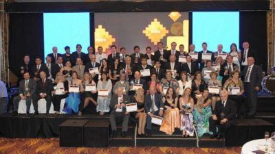 Entregan el premio Sol Andino a empresarios y emprendedores