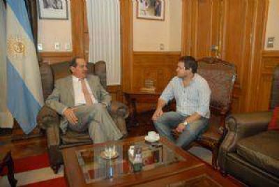 Alperovich suma al MUP como aliado pol�tico