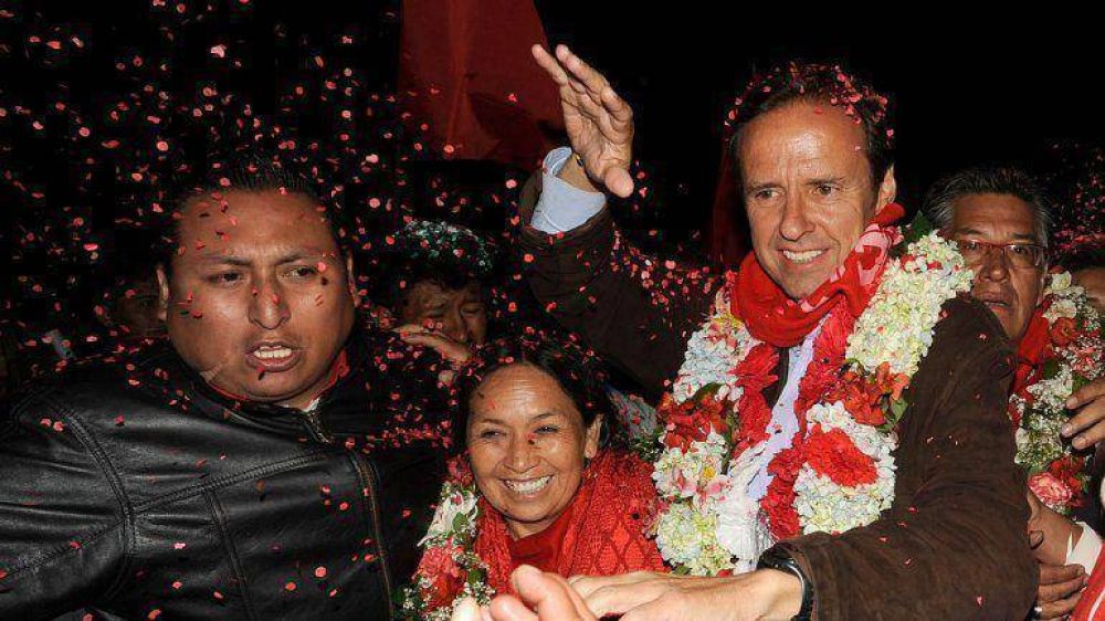Un candidato de Bolivia cumplir� su promesa: se comer� su reloj