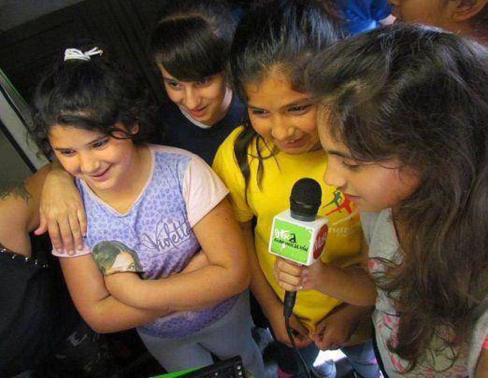 La Radio M�vil municipal visit� la Escuela N� 35 de Avellaneda