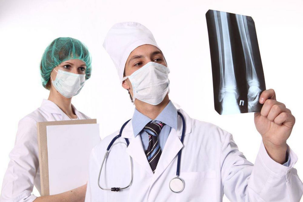FEMEBA firm� convenios con Cl�nica San Pedro y San Mart�n