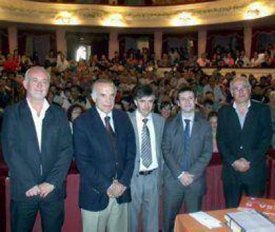 Entrega de ochocientas escrituras  