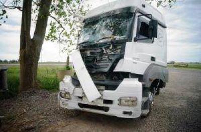 Violento choque entre dos camiones sobre ruta 5