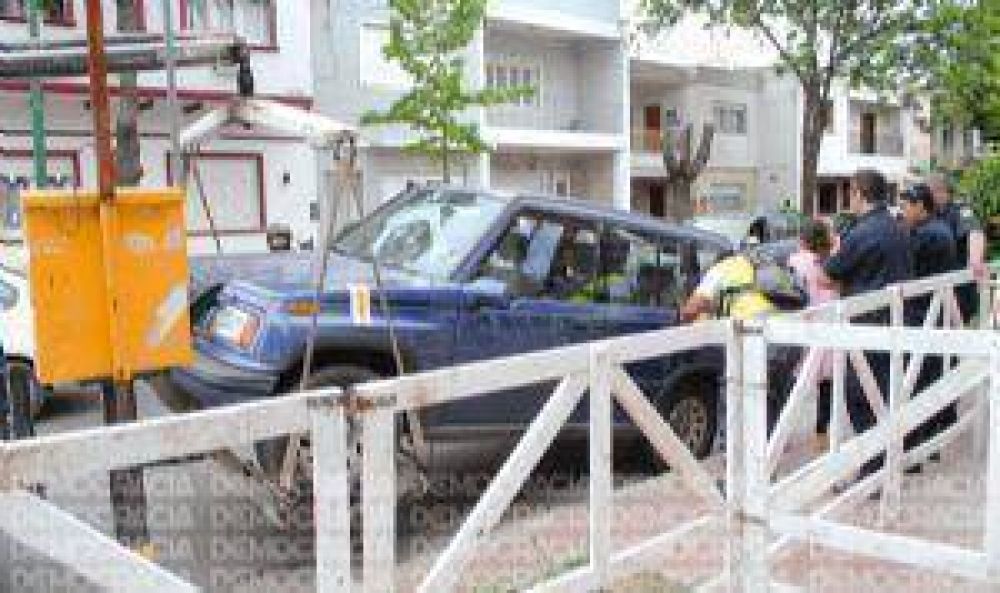Se atrincher� para que no le secuestren la camioneta 4x4