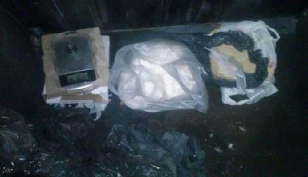 Detuvieron a pareja con droga y dinero en efectivo
