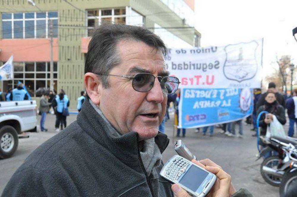 ATE reclama un 10% de aumento salarial y un bono antes de fin de a�o