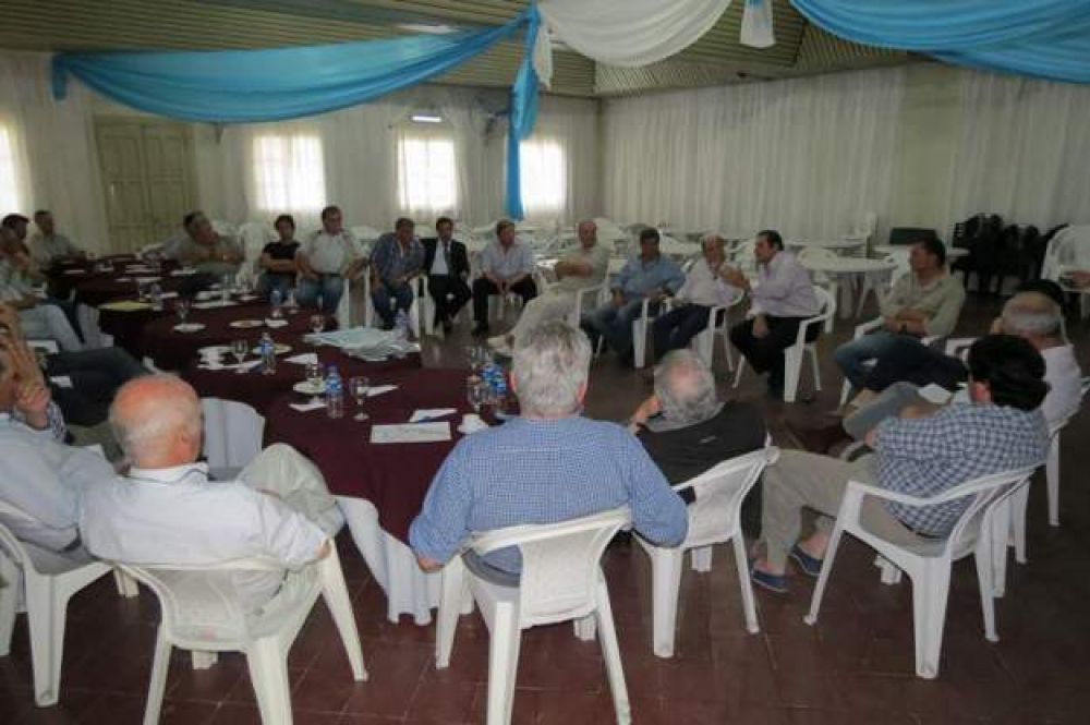 El Intendente se reuni� con integrantes de Sociedades Rurales de la regi�n 