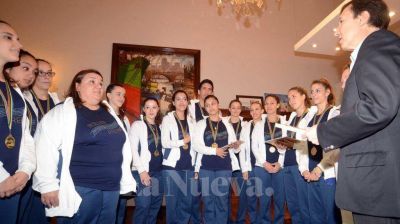 El intendente recibi� al equipo de pat�n de Olimpo que gan� en el Mundial de Espa�a