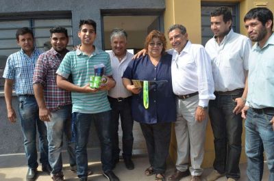 Beder Herrera y Bosetti entregaron casa por casa la tercera manzana de viviendas de la semana