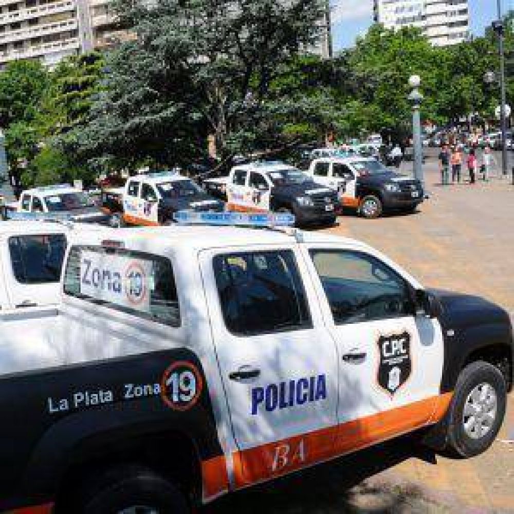 Alejandro Granados entreg mviles policiales a La Plata