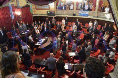  Sesi�n especial Con la presencia de familiares y dirigentes pol�ticos, el Senado homenaje� a Antonio Cafiero 