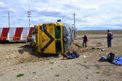 Choca y vuelca el Tren de YCRT