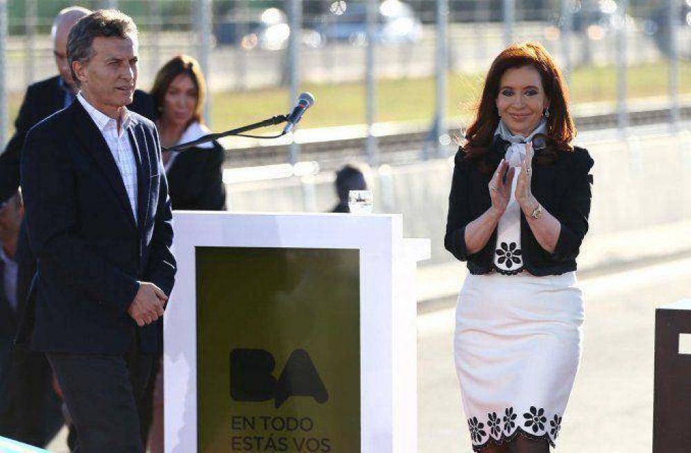 Macri se suma al entusiasmo por el ARSAT-1: 