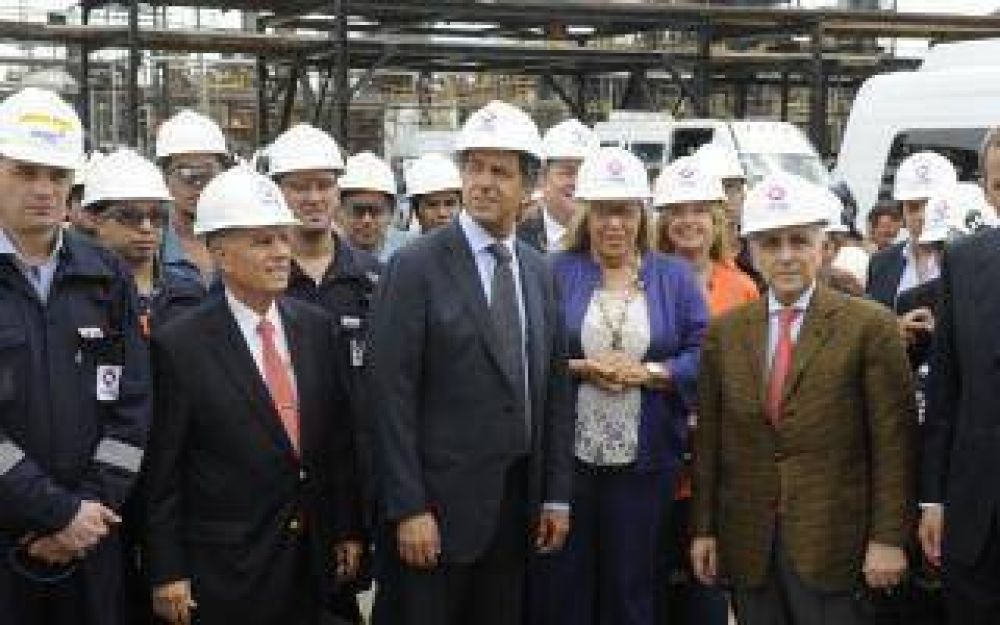 Scioli visit� Axion Energy en Campana y destac� las inversiones en la Provincia