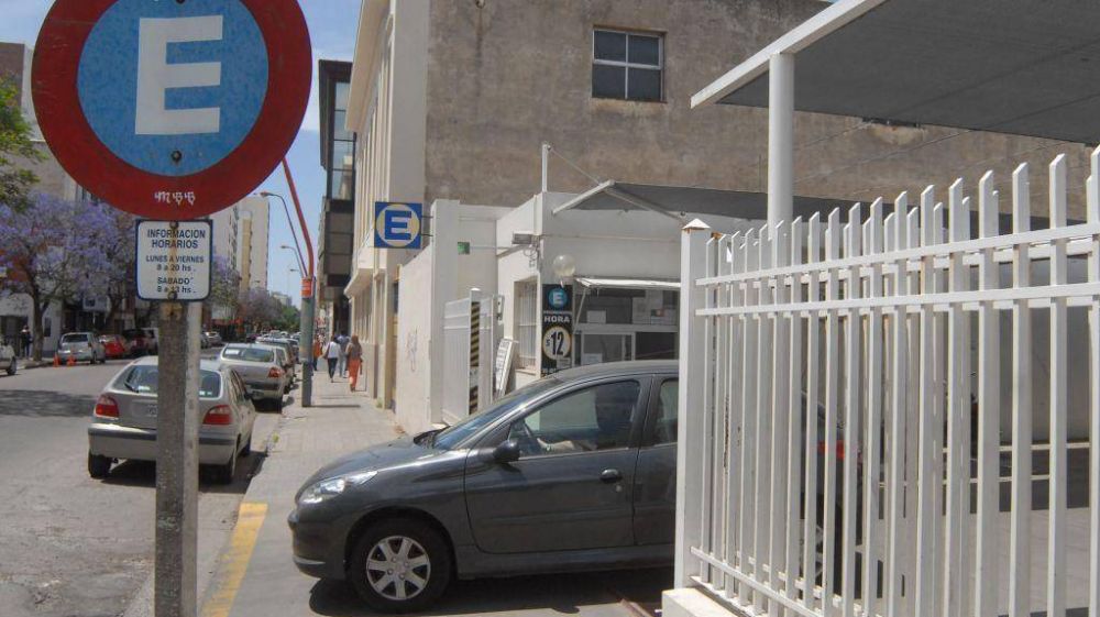 Pese a las restricciones para estacionar, la actividad en las cocheras se mantiene igual
