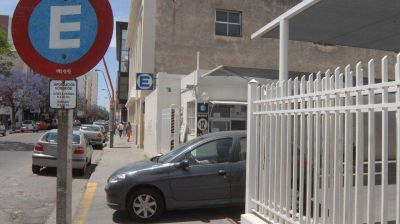 Pese a las restricciones para estacionar, la actividad en las cocheras se mantiene igual