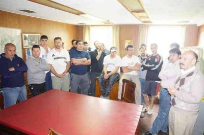 Los trabajadores siguen luchando para recuperar sus fuentes laborales