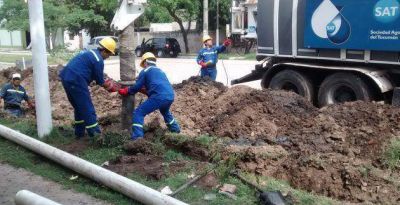 Ejecutan obras en la red de agua y cloaca en la Capital y Lomas de Taf�