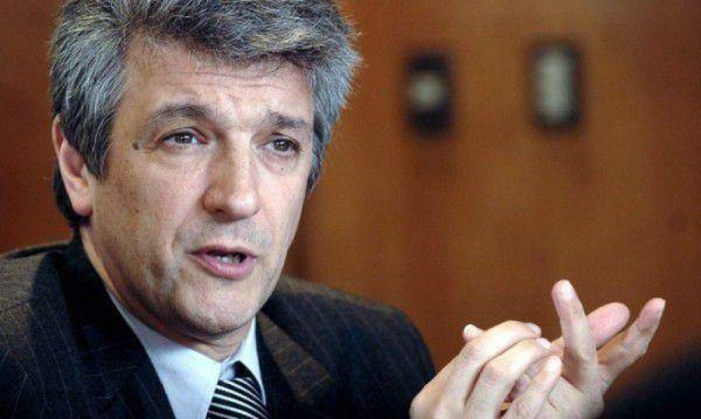 Para Gustavo L�pez, precandidato a Jefe de Gobierno, son �puro maquillaje� los dichos de Macri