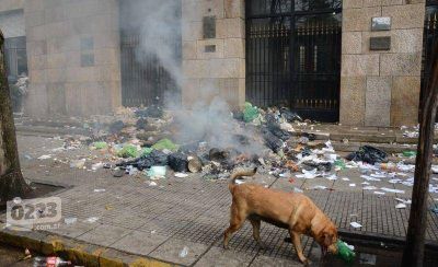 Solicitan que se arreglen las veredas del Palacio comunal