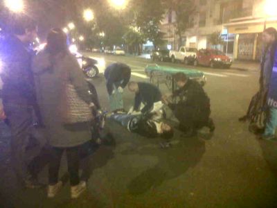 Nuevo choque en Col�n y C�rdoba; un motociclista colision� con un autom�vil