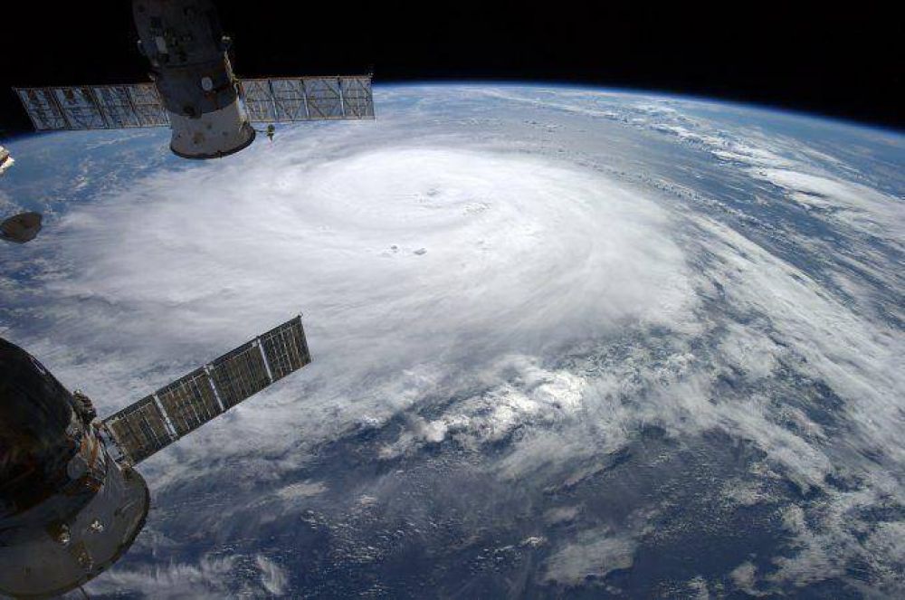 El hurac�n Gonzalo se debilita tras su paso por las islas Bermudas