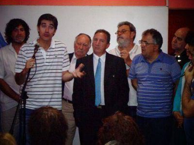 Adri�n P�rez inaugur� local del Frente Renovador en Munro