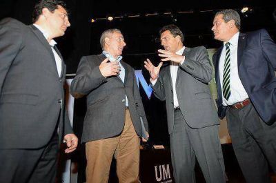 Massa: entretienen discutiendo pavadas, mientras siguen matando gente 