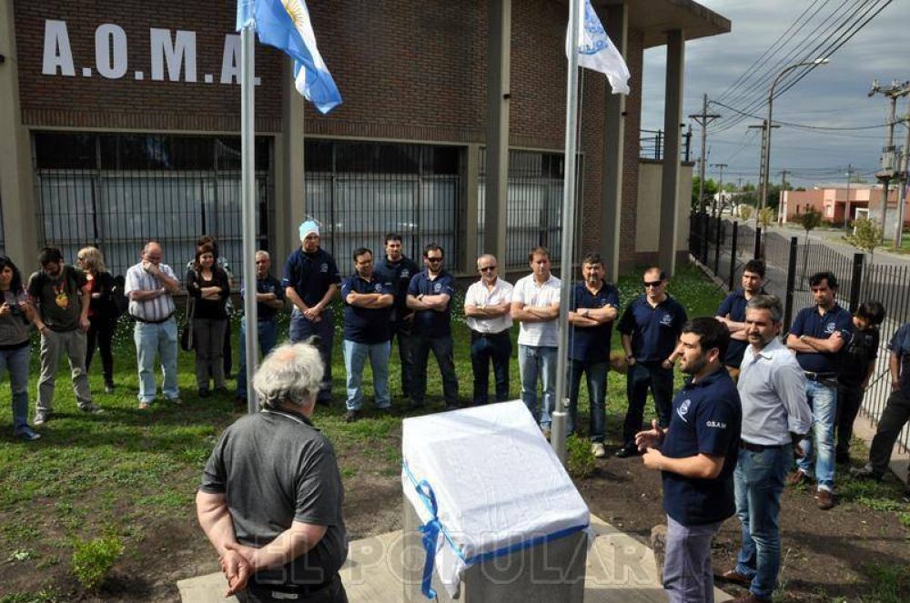 Emotivo homenaje a Carlos Moreno en AOMA Loma Negra