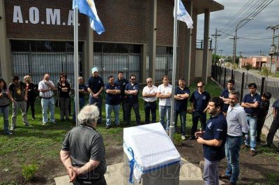 Emotivo homenaje a Carlos Moreno en AOMA Loma Negra