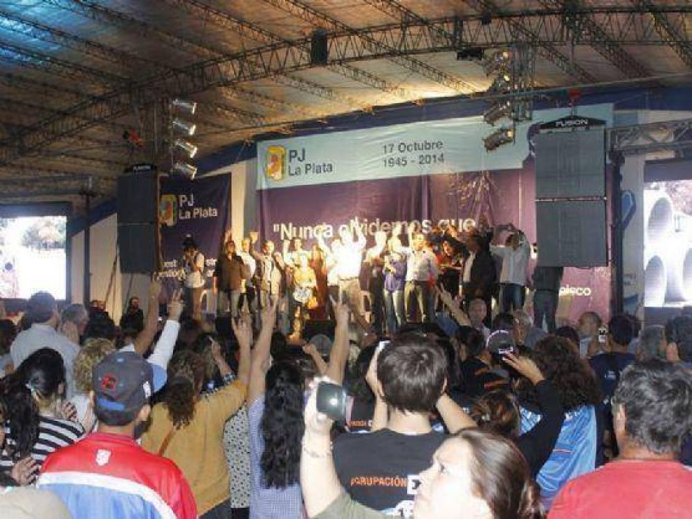 El PJ celebr� el d�a de la Lealtad: �Ac� est� el verdadero peronismo de La Plata�, asegur� Bruera