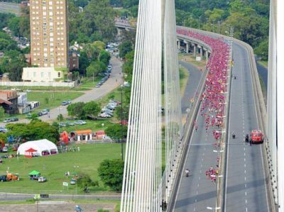 M�s de cinco mil corredores participan de la quinta edici�n de El Marat�n del Puente