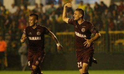 Lan�s sufri�, pero gan� y se acerc� a River