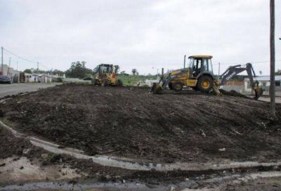 Realizan tareas de mejoramiento urbano en diferentes barrios