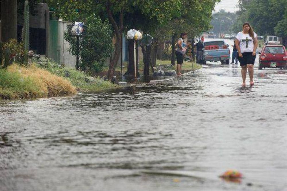 La lluvia torrencial aneg calles y barrios en la Capital