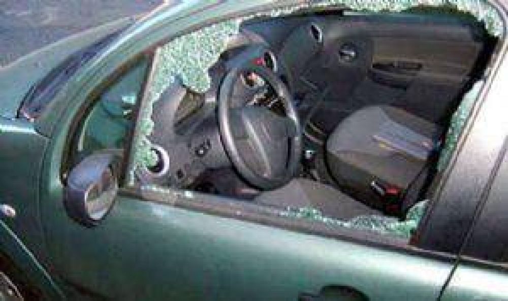 Crece el robo de carteras a las mujeres cuando manejan el auto