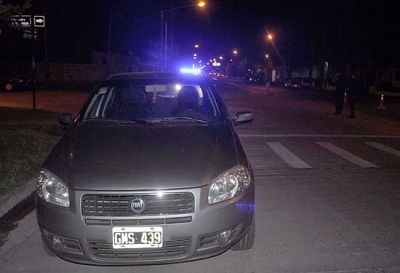 Peat�n result� herido al ser embestido por un autom�vil