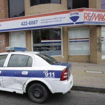 Asaltaron una inmobiliaria frente a Plaza Moreno y roban m�s de 200 mil pesos