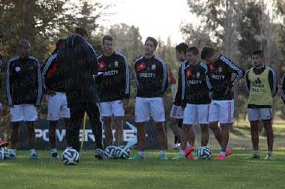Pellegrino define el equipo titular para cruzar el charco    