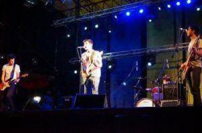 Primera jornada de espect�culos art�sticos en la plaza 25 de Mayo