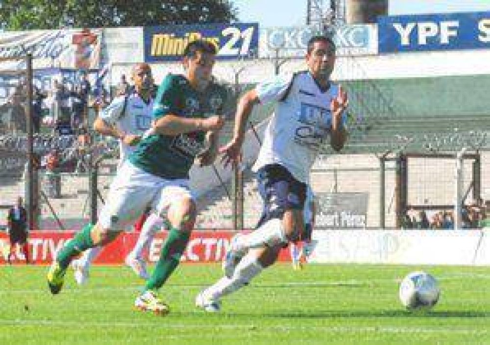 Sarmiento empat� 2 a 2 con Hurac�n en Parque Patricios