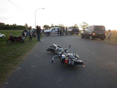 Cuatro accidentados por un choque en el acceso a la laguna