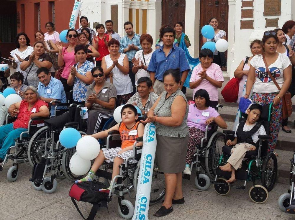 CILSA entregó sillas de ruedas a personas de capital e interior