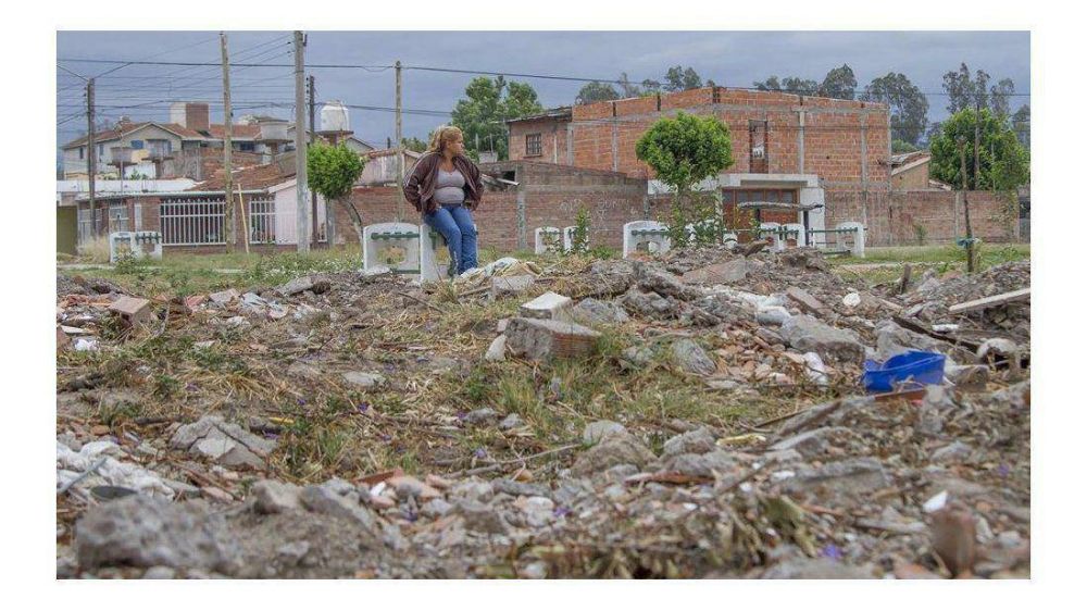 A una plaza de Limache la usan como vertedero