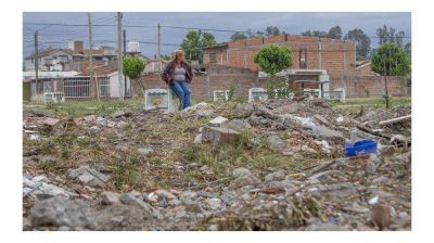 A una plaza de Limache la usan como vertedero